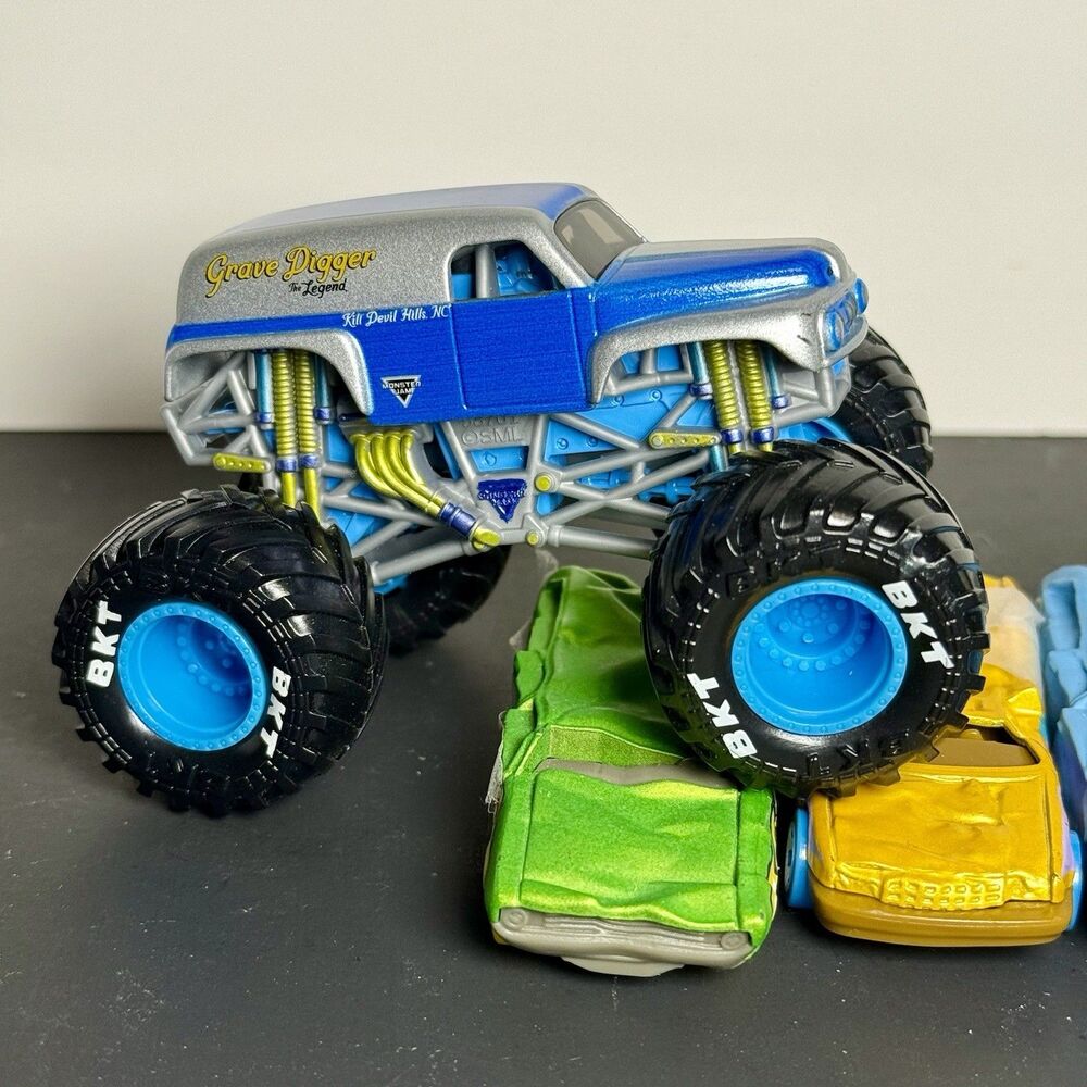 CUSTOM Hot Wheels Monster Jam Grave Digger “The Legend”  1:64 Monster Truck